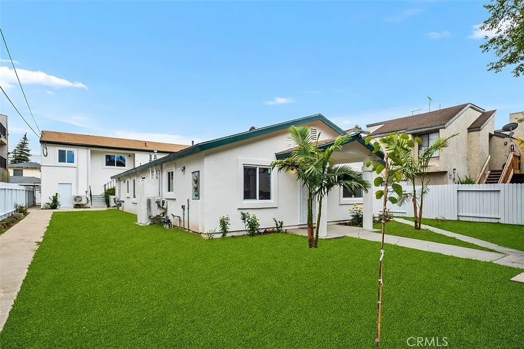 2 bed, 750 sqft, $2,750 — Photo 2