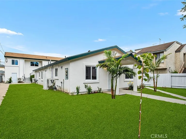 1009N N Parton St — Photo 2