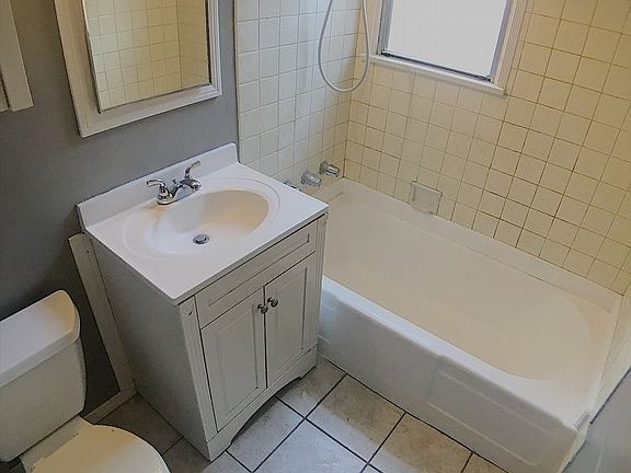 4th image of 544 S Mariposa St