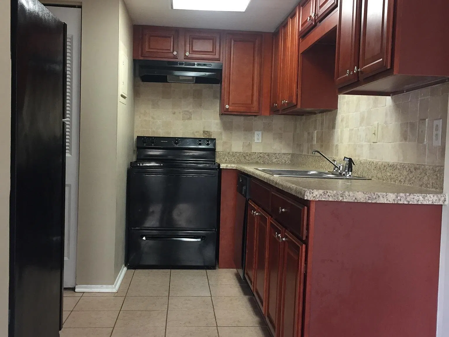 2 bed, 2.5 bath, $1,350 — Photo 4