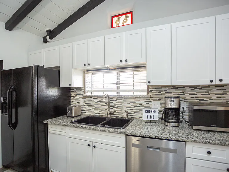 610 W Hermosa Dr — Photo 16