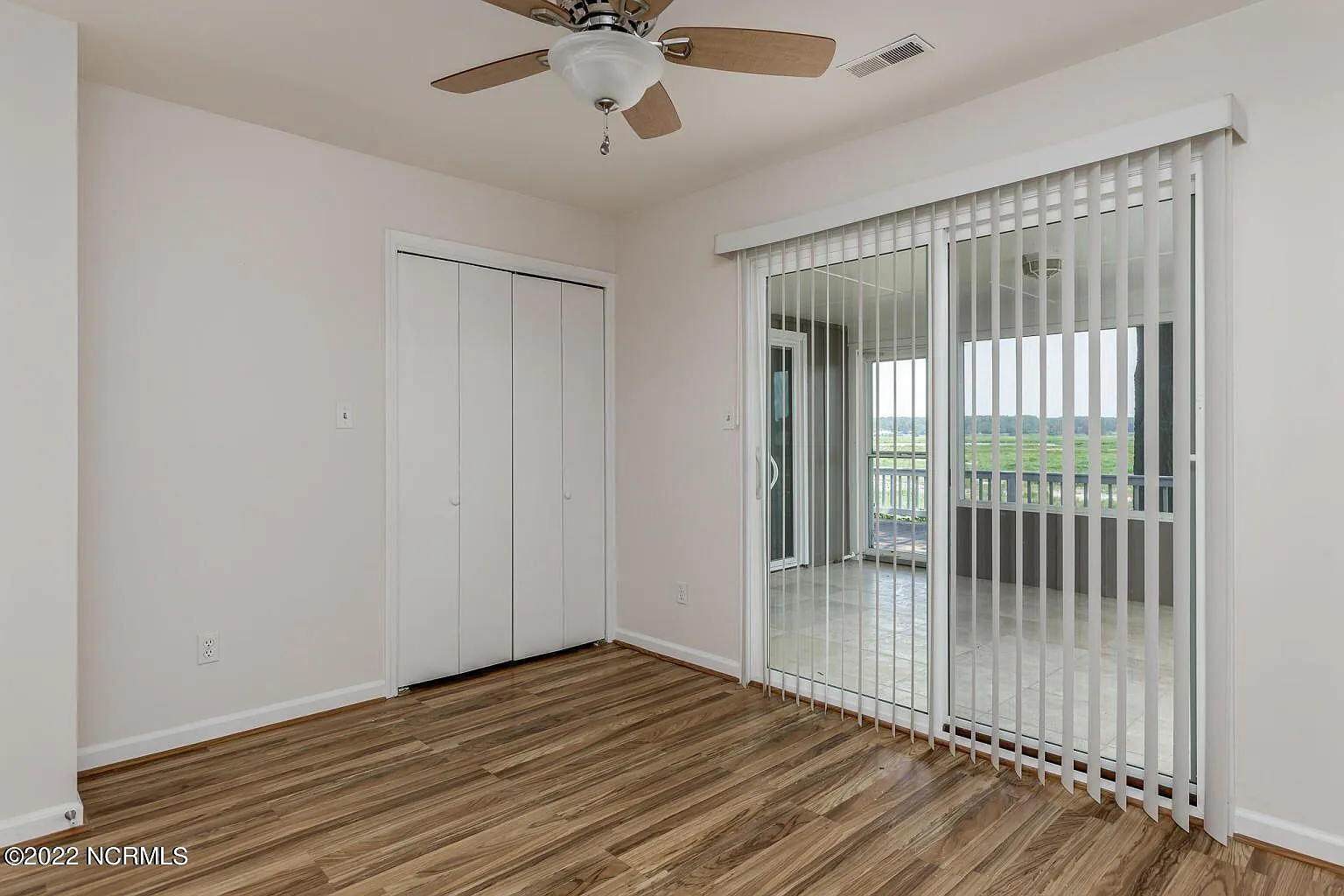 3 bed, 2.5 bath, 1306 sqft, $1,900 — Photo 3