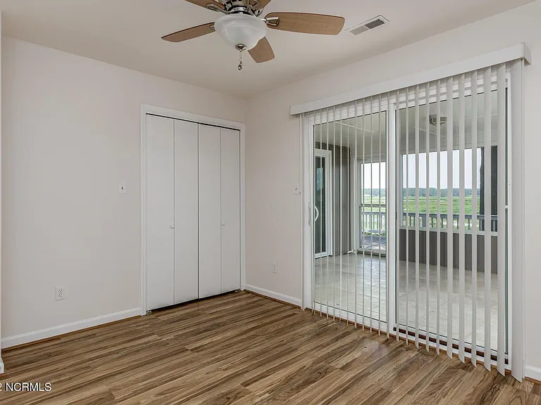 647 Castleberry Ct — Photo 3