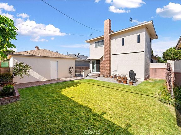 3rd image of 5018 Bellflower Blvd
