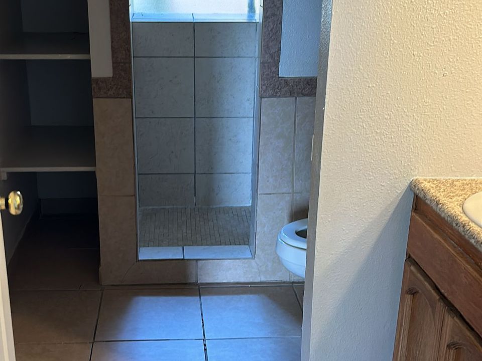 1st image of 801 N Virginia St APT 1
