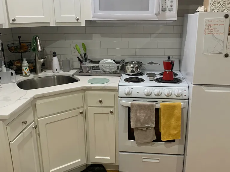 50 Park Vale Ave — Photo 24