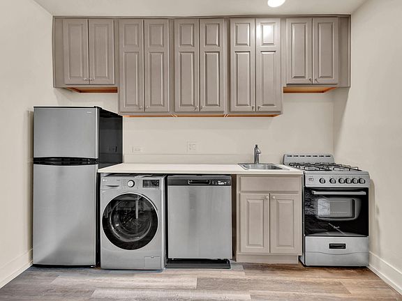 3rd image of 1100 N Lasalle St #1302
