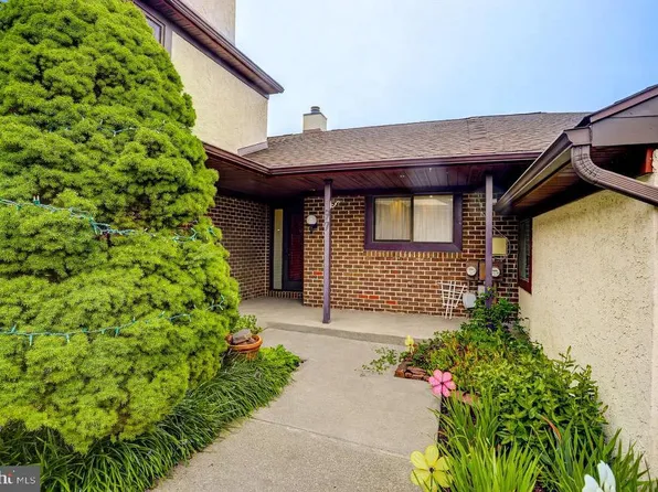 97 Palace Ct, Chalfont, PA 18914