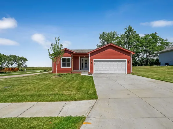 1315 Silver Ln, Crescent, IA 51526
