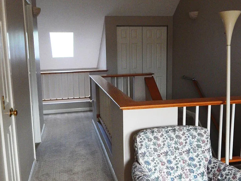 split stairway from entrance hallway to 2nd floor hallway