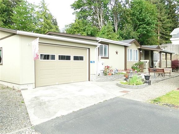 2nd image of 776 NE Reeds Meadow Ln