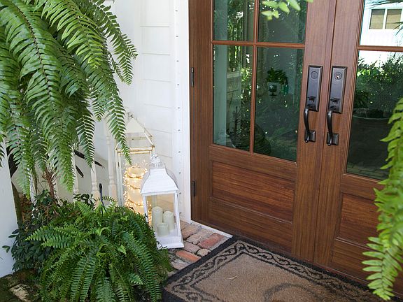 5th image of 220 Tarpon St