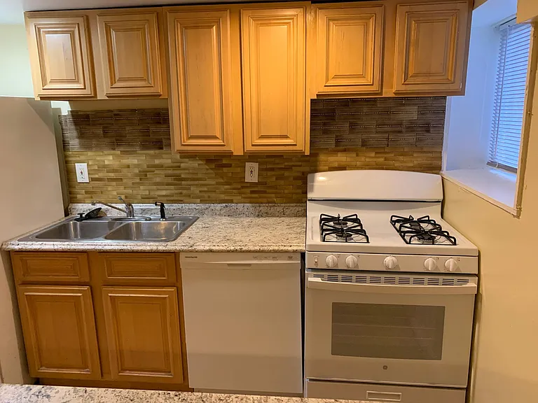 75 Seaton Pl NW #B — Photo 13