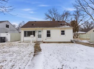 22035 Scotia Rd, Oak Park, MI 48237