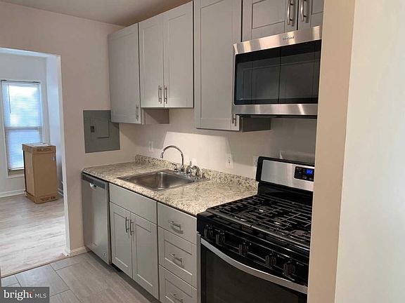 2nd image of 15 Canterbury Sq APT 301