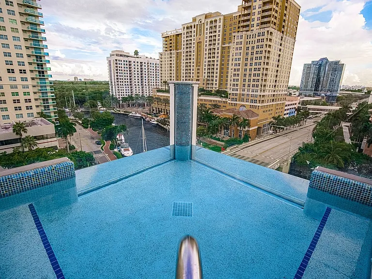 ALLUVION LAS OLAS — Photo 43