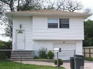 21 10th Ave, Huntington Station, NY 11746