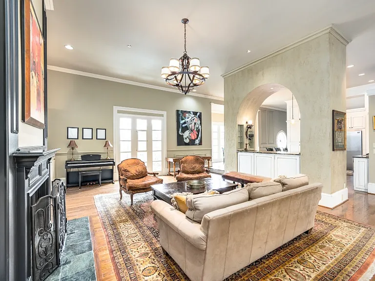 Family room archway bar into kitchen