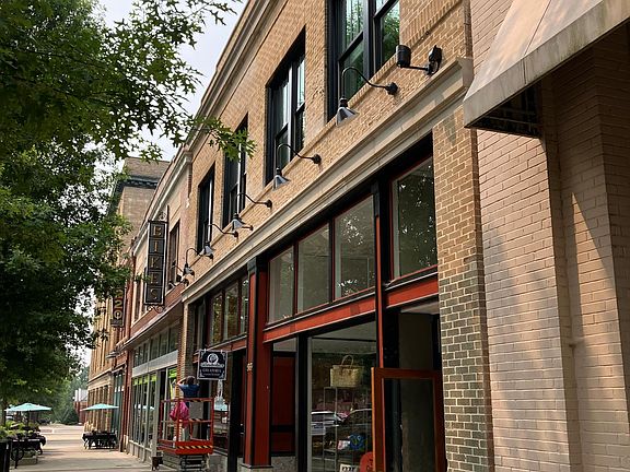 2nd image of 212 S Center St #201