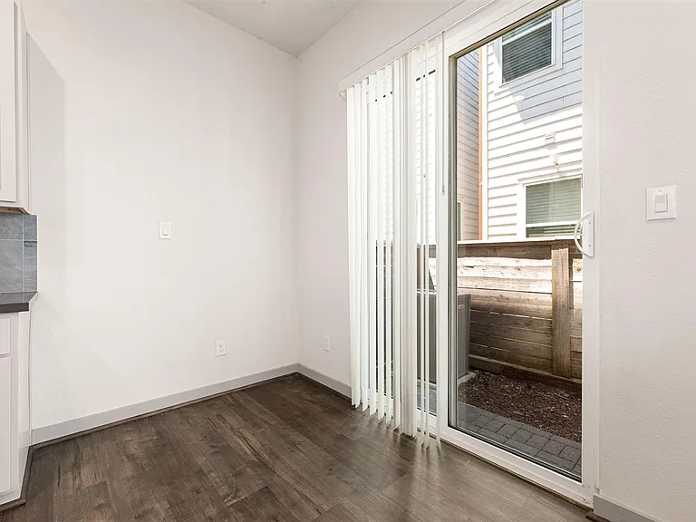 725 N Emile St — Photo 11