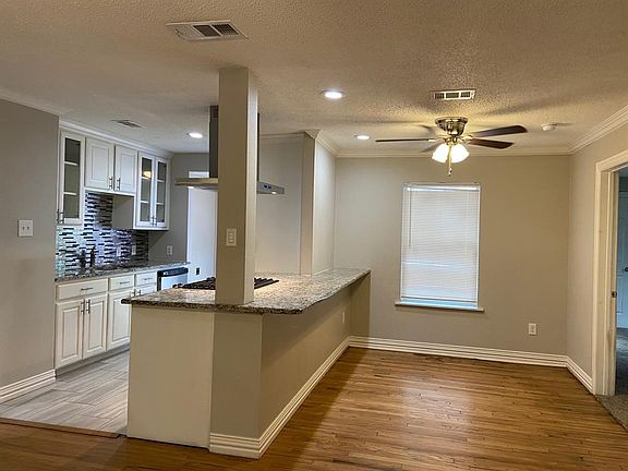 3rd image of 3207 Eisenhower Dr