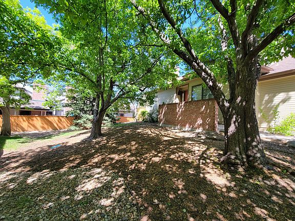 Entry side of townhouse, on side