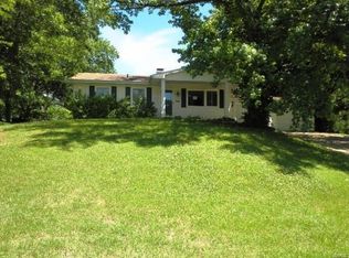 250 W Skyline Dr, Ballwin, MO