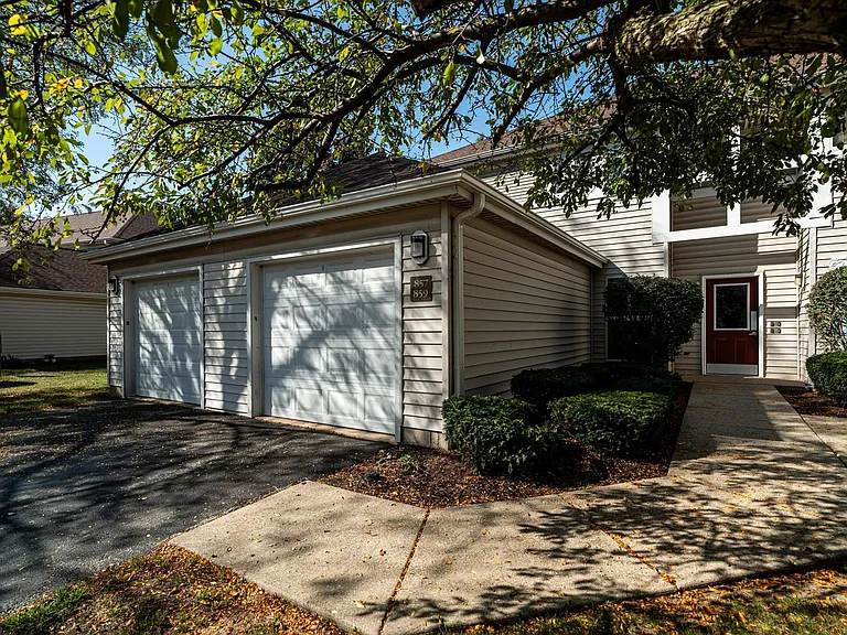 859 W Puetz Rd — Photo 12