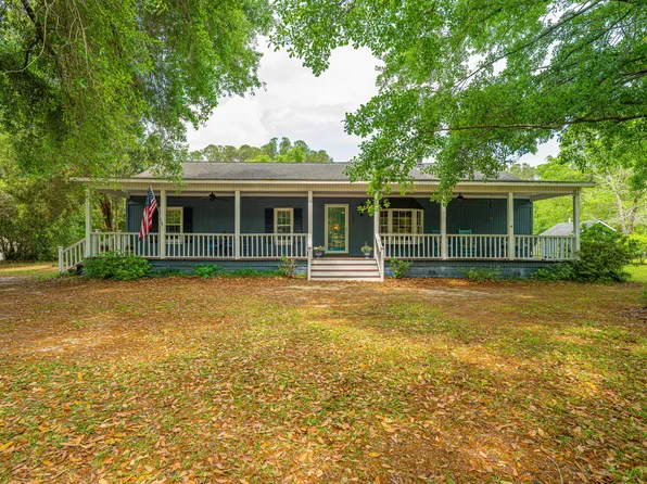 235 Summer Ln, Moncks Corner, SC 29461
