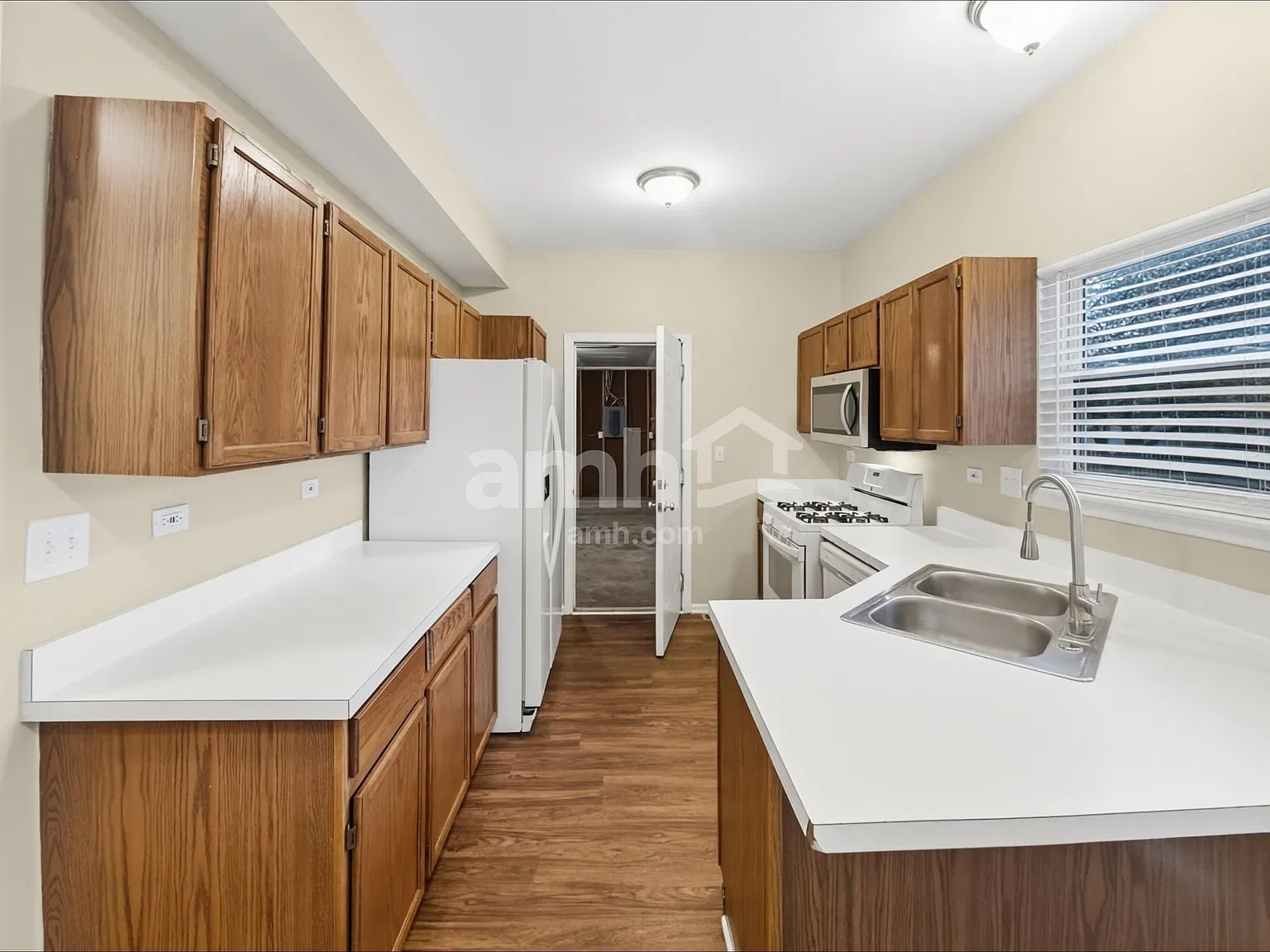 3 bed, 2.5 bath, 1566 sqft, $2,785 — Photo 4