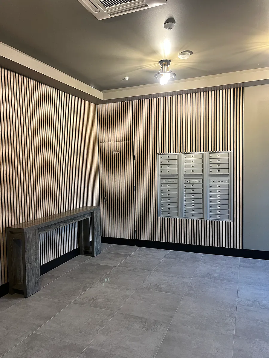 Building Photo - 140 E 4th Ave #207