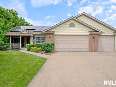 325 Woodland Dr, Andalusia, IL, 61232