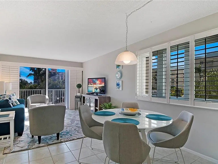 1300 Gulf Shore Blvd N #406 — Photo 6