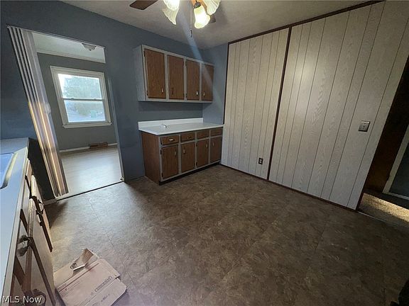 3rd image of 581 E 332nd St