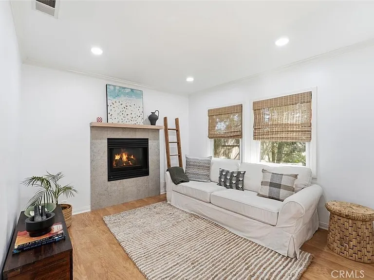 1924 Loma Dr — Photo 3