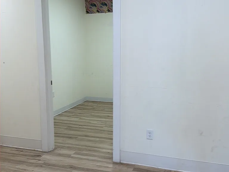 219 S Locust St #1C — Photo 3