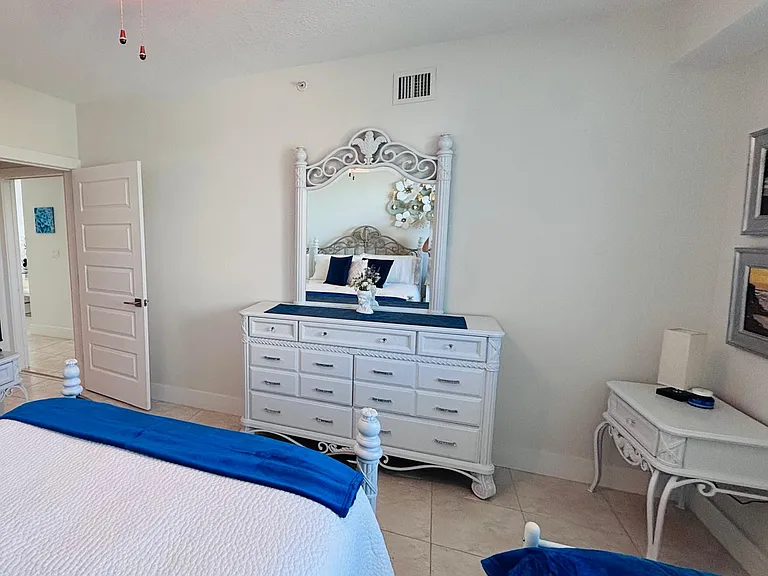 18100 N Bay Rd #508 — Photo 30