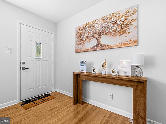 4th image of 8618 Lantern Ln