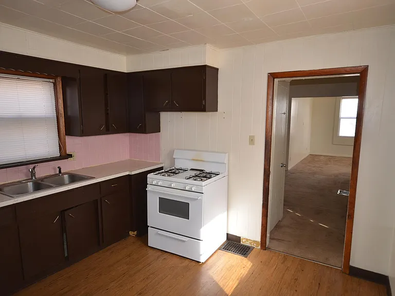 130 Roswell St — Photo 4