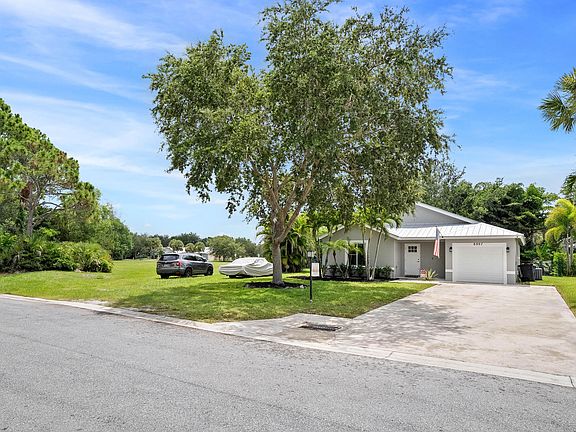 4th image of 8897 SW Fishermans Wharf Drive