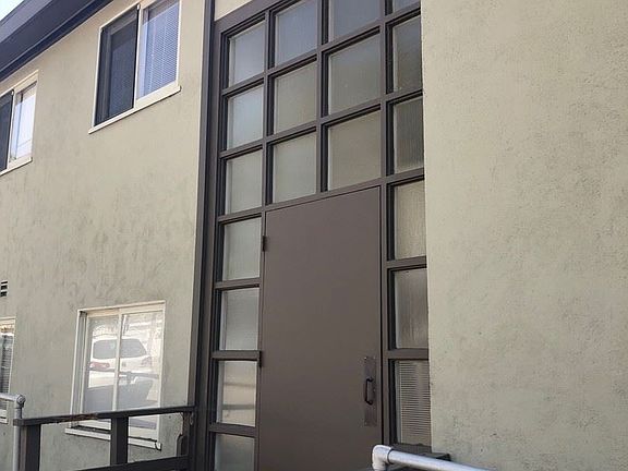 3rd image of 1000 Poli St APT 9