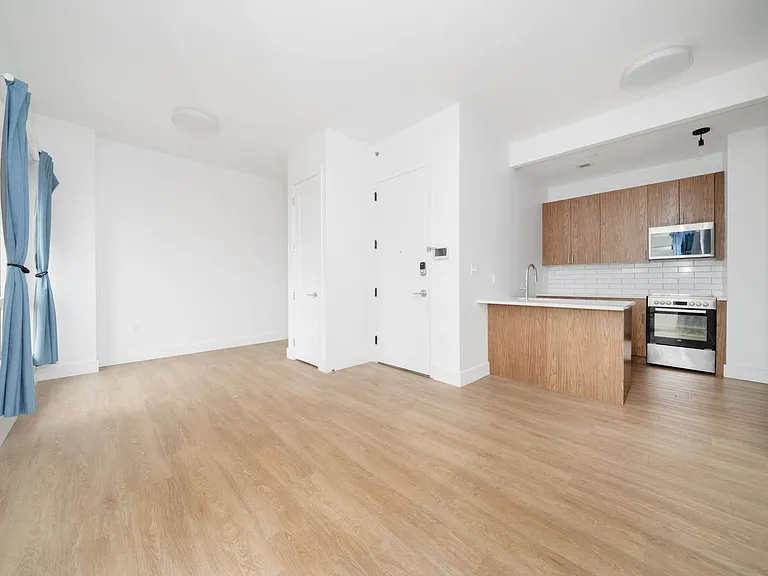 82 4th Ave #8C — Photo 4