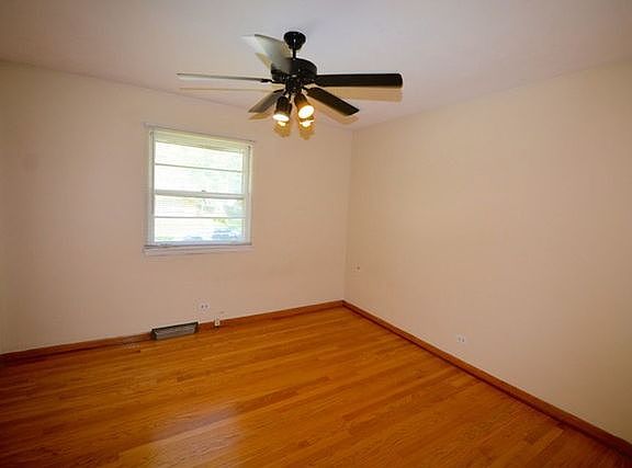 5th image of 226 Elmwood Dr