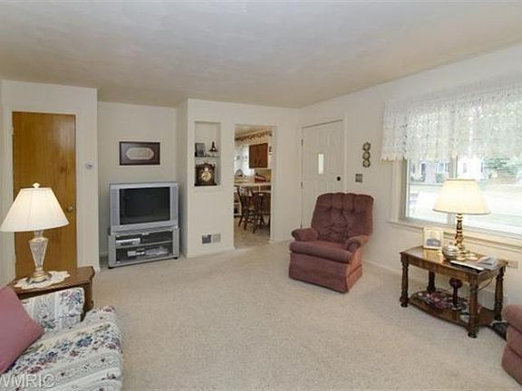 5th image of 204 Leona Ave