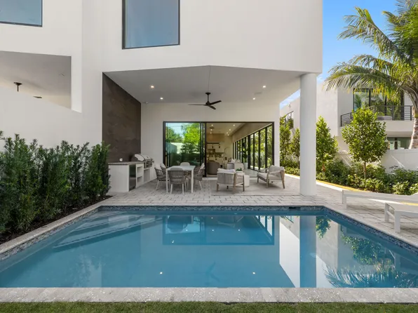 723 Lake Avenue N, Delray Beach, FL 33483