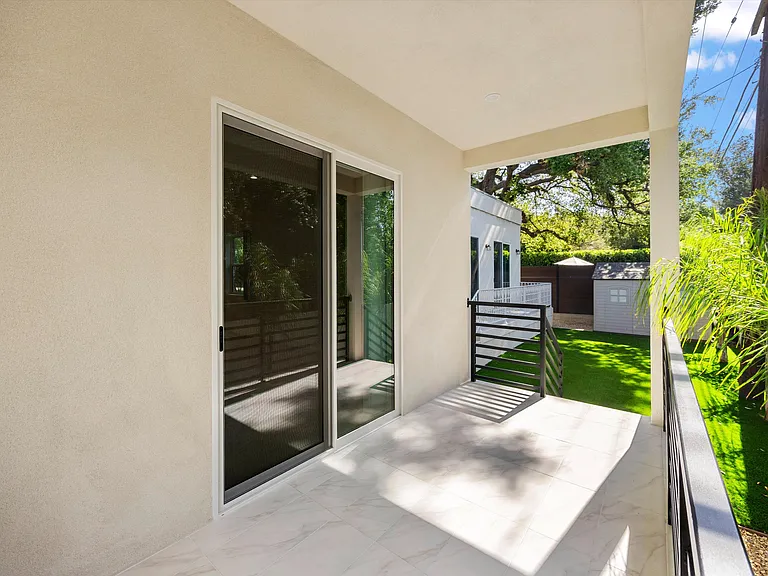 1714 Del Valle Ave #B — Photo 10