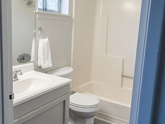 4th image of 1234 1/2 Ivy St #B