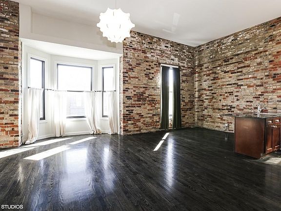 2nd image of 948 W Armitage Ave APT 3S