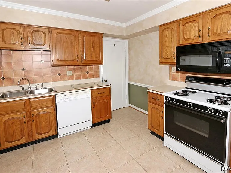 10501 Saint Michael Ln — Photo 7