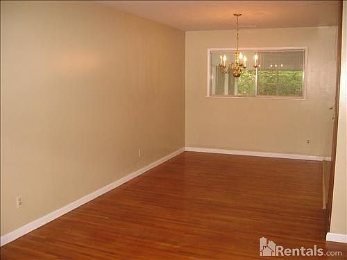 4th image of 2693 Carolyn Dr